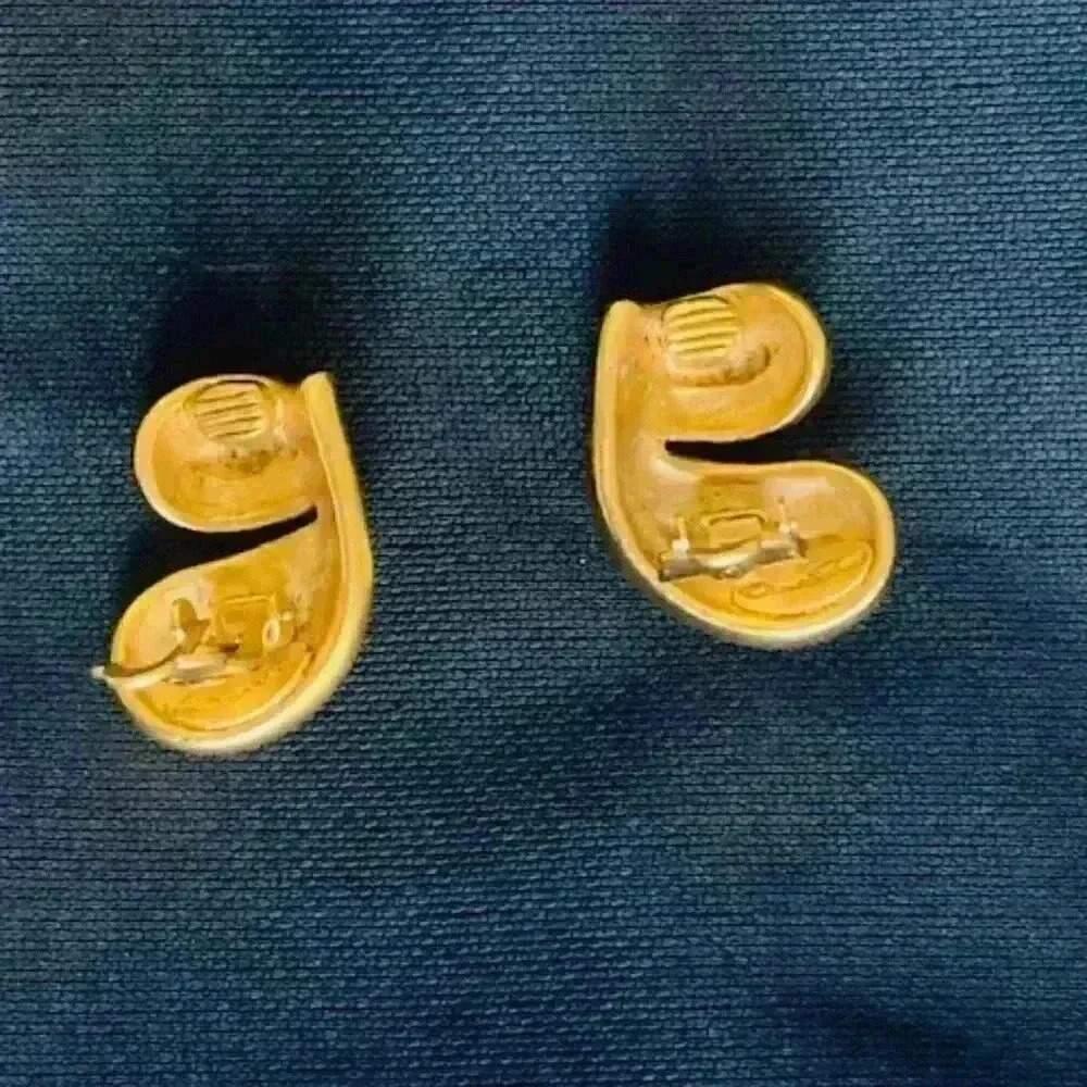 Vintage butterfly gold clip on earrings Oscar de la Renta - Picture 4 of 5